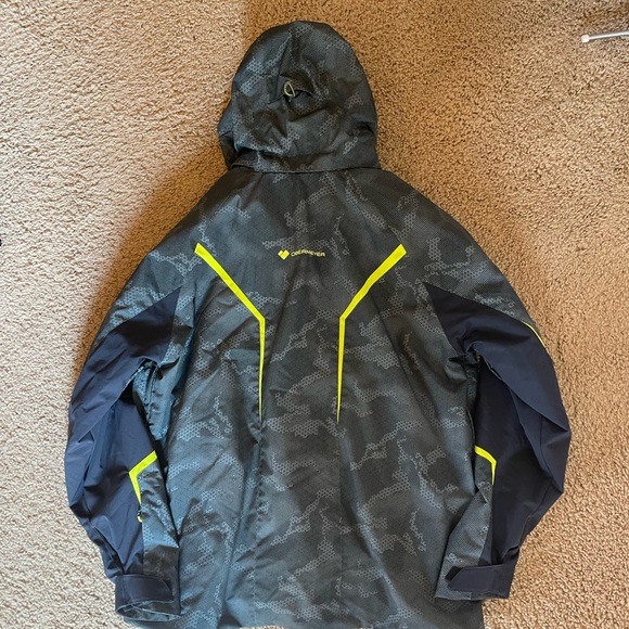 Obermeyer men’s ski jacket with zip out lining. 2XL. - Picture 5 of 9